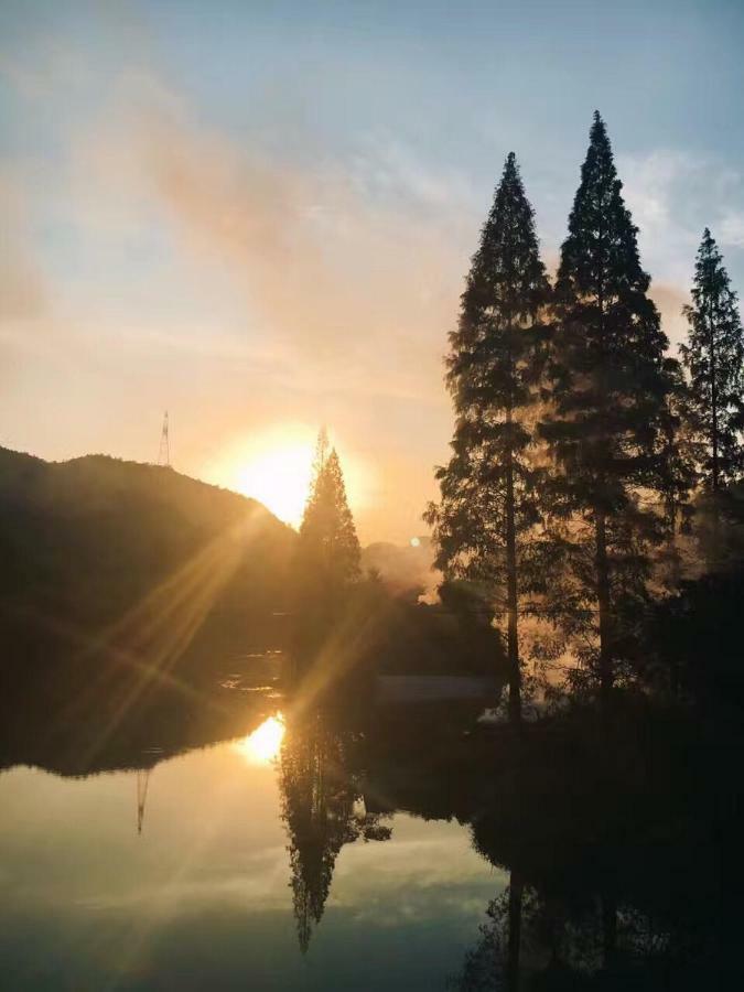 Mogan Mountain Xiaomusensen Villa Deqing Bagian luar foto
